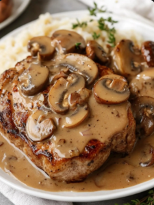 Creamy Garlic Mushroom Pork Chops 🥩🍄