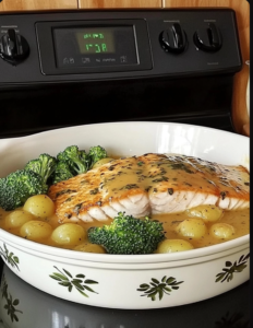 Saumon à la Sauce Moutarde-Miel, Pommes de Terre Grenaille et Brocoli