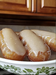 Beignets Sucrés au Glaçage à la Cannelle