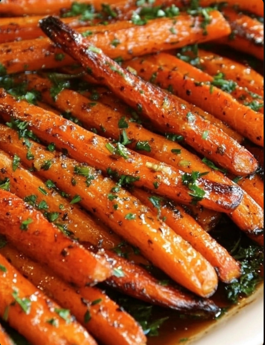 HONEY GARLIC BUTTER ROASTED CARROTS
