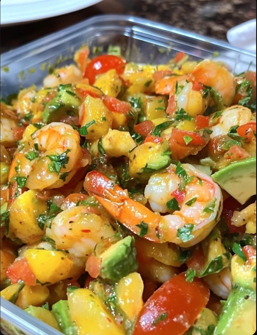 Zesty Lime Shrimp and Avocado Salad 🥑🍤✨