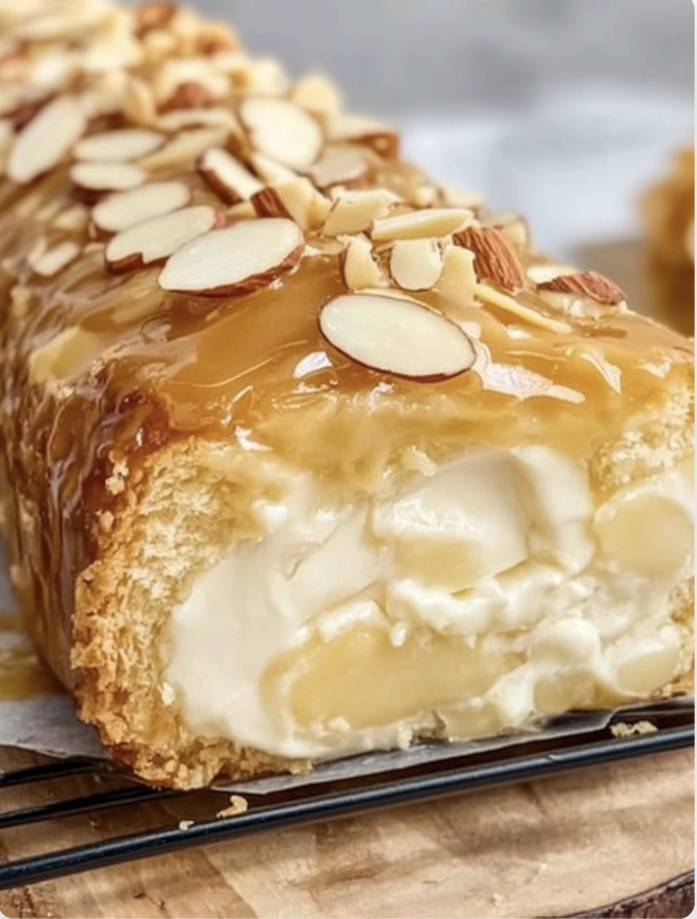 Bienenstich Biskuitrolle