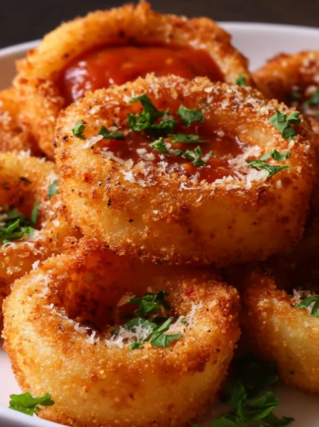 Cheesy Crispy Stuffed Pizza Onion Rings