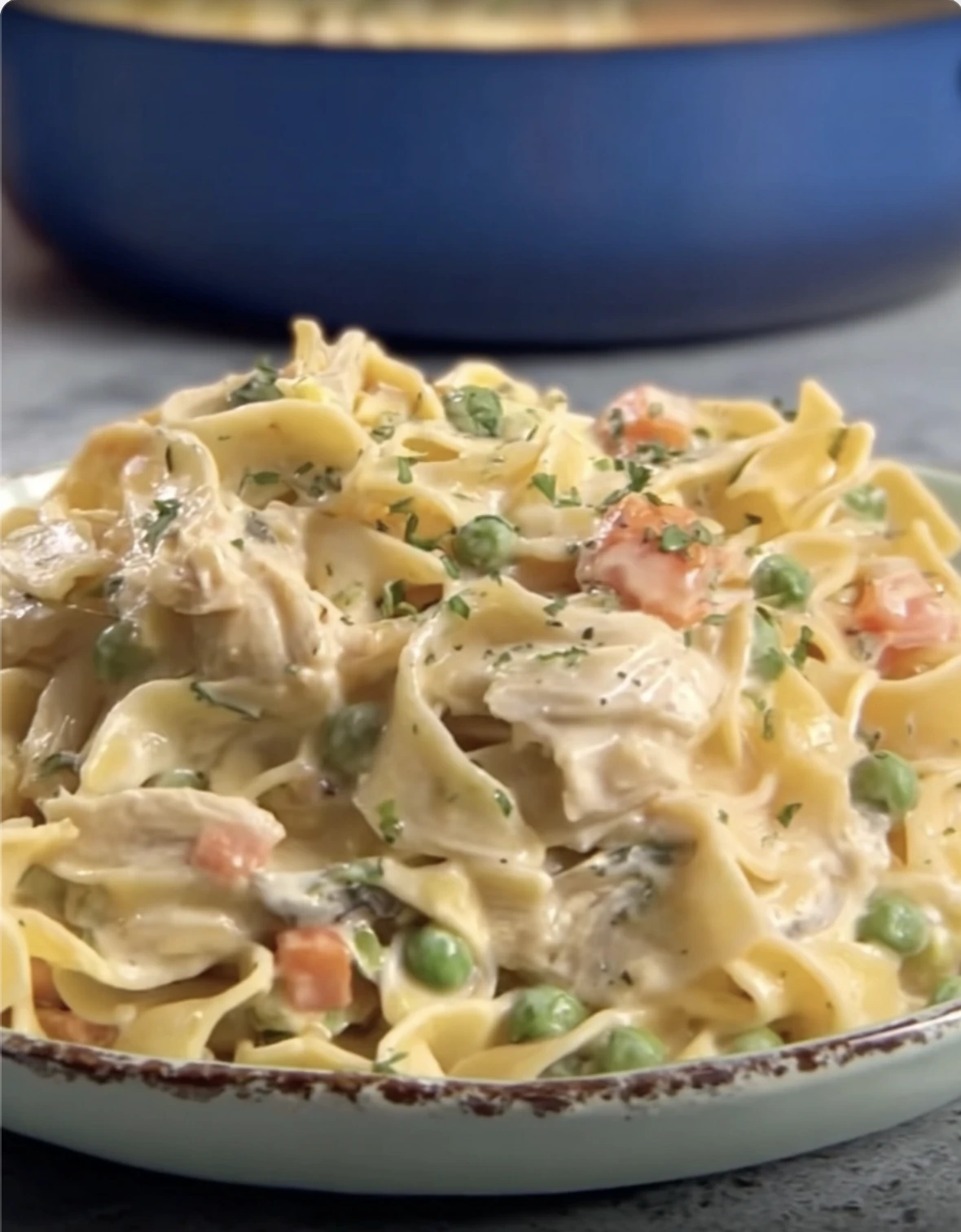 Easy Creamy Chicken Pot Pie Pasta Bake