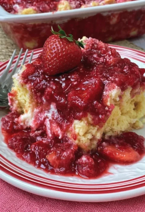 Easy Strawberry Cheesecake Dump Cake