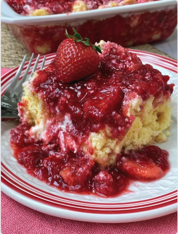 Easy Strawberry Cheesecake Dump Cake