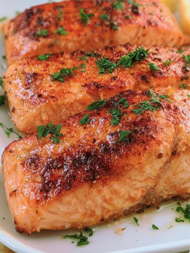 Air Fryer Garlic Butter Salmon Fillets