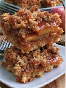 Caramel Apple Crumble Bars