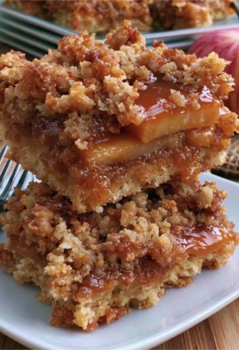 Caramel Apple Crumble Bars