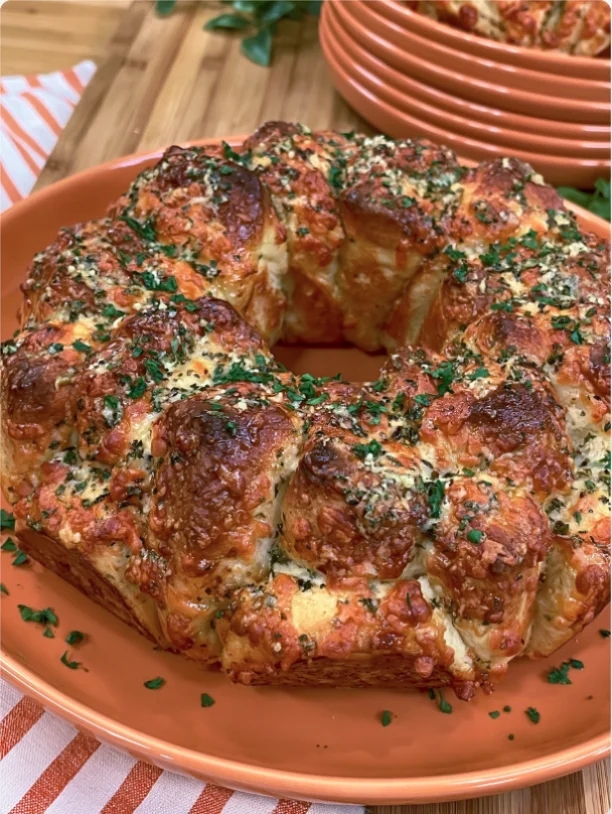 Garlic Parmesan Pull-Apart Bread