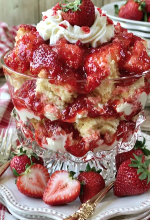 strawberry shortcake trifle