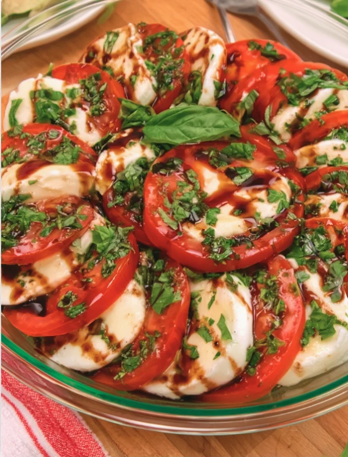 Classic Caprese Salad with Basil and Balsamic Glaze